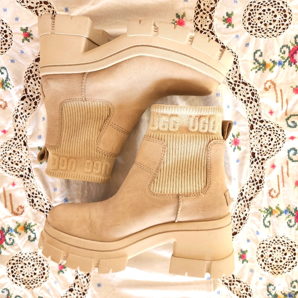 UGG Brooklyn Chelsea Platform Boots - Mustard Seed